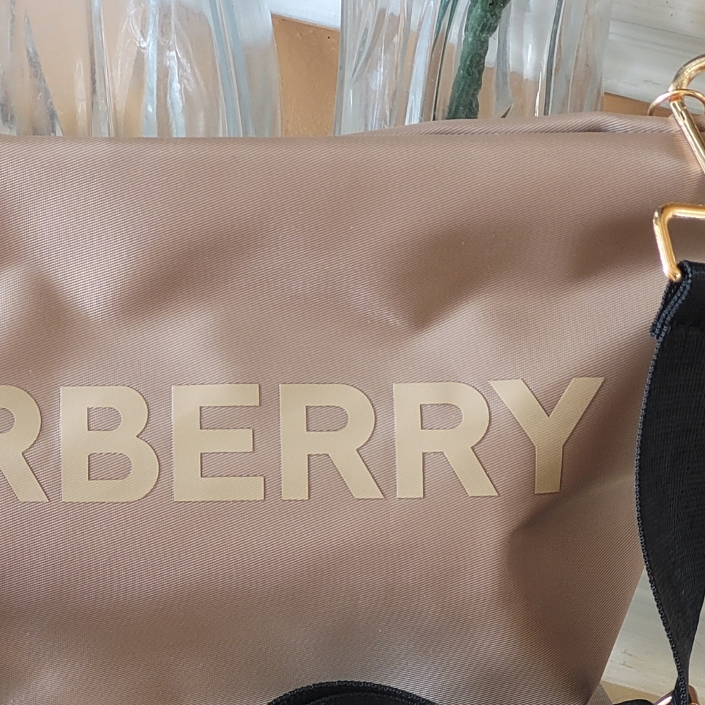 Burberry - Picture 14 of 15